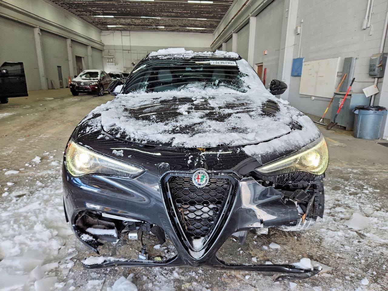 2023 Alfa Romeo Stelvio Ti - Фото 5
