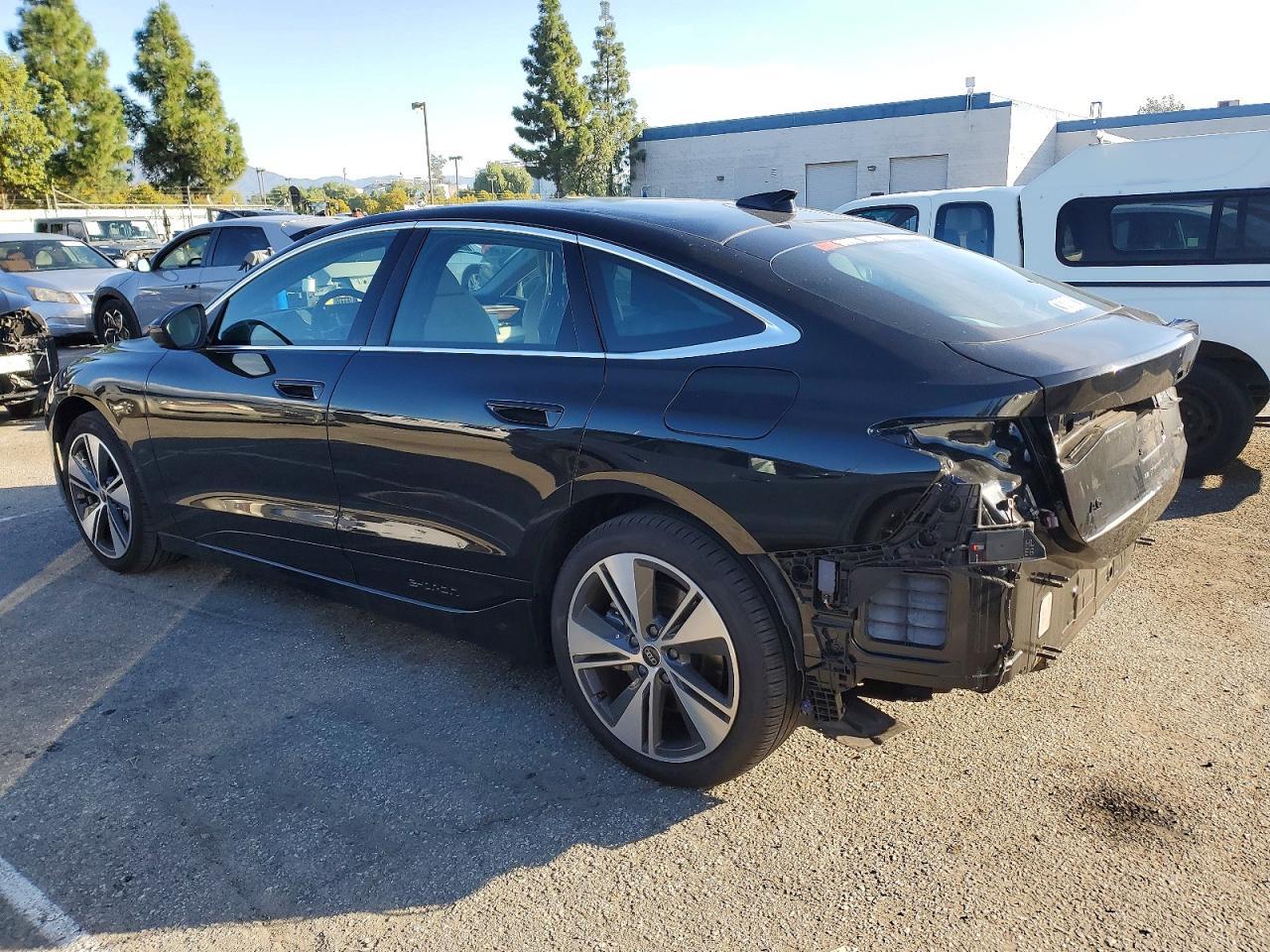 2025 Audi A6 E-Tron Premium Plus 60 - Фото 2