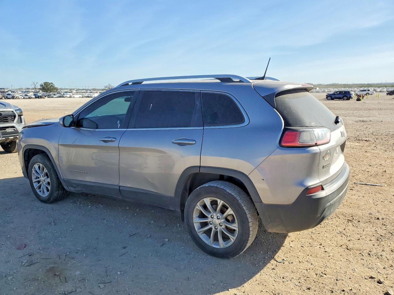 2019 Jeep Cherokee Latitude - Фото 2