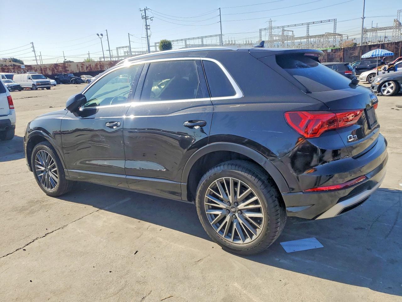 2022 Audi Q3 Premium 40 - Фото 2