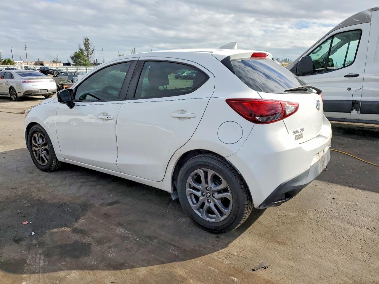 2020 Toyota Yaris Le - Image 2