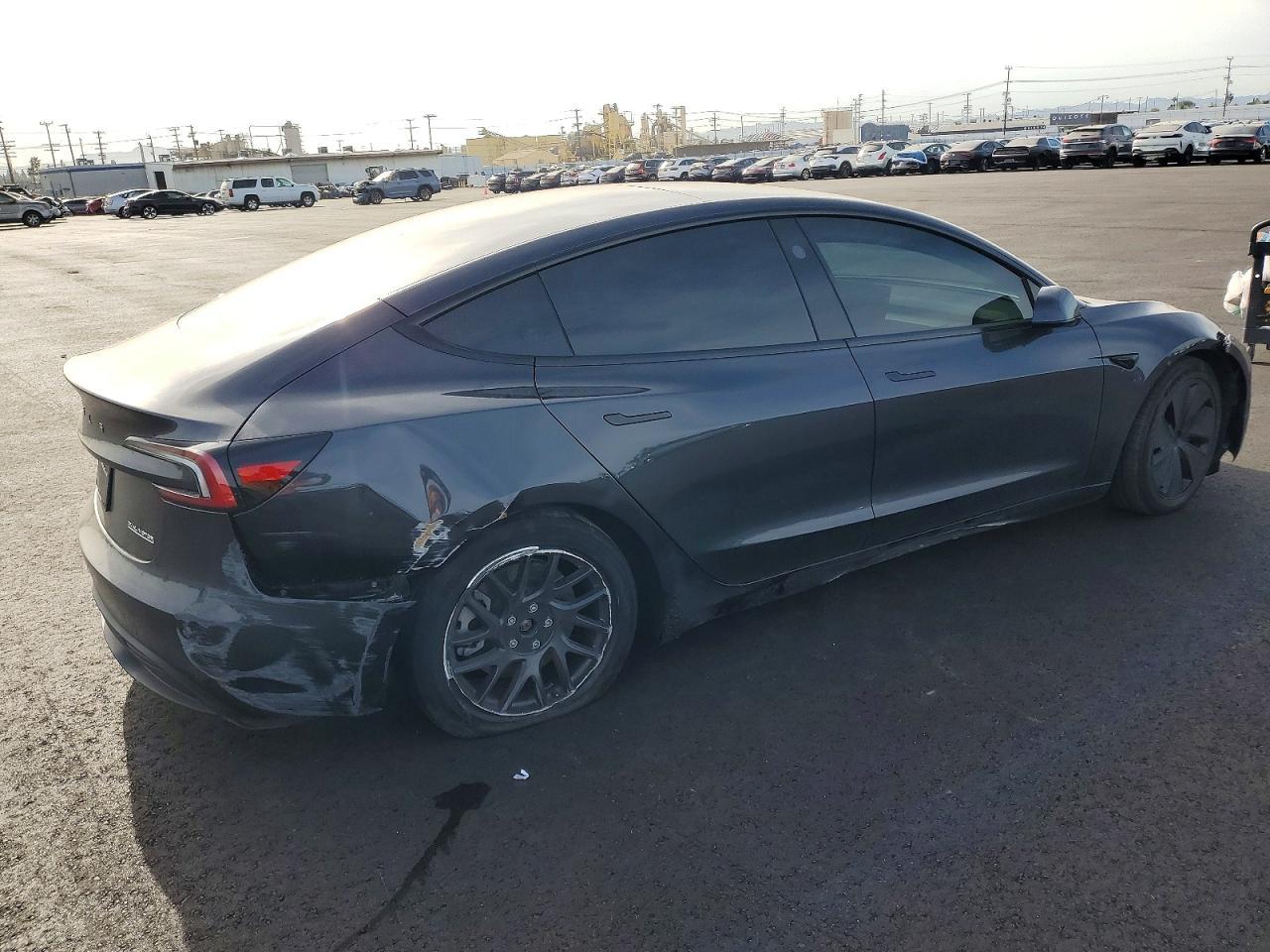 2024 Tesla Model 3 - Фото 3