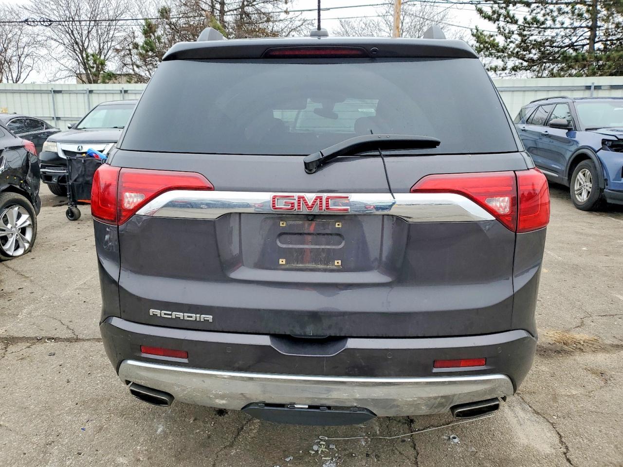 2017 GMC Acadia Denali - Фото 6