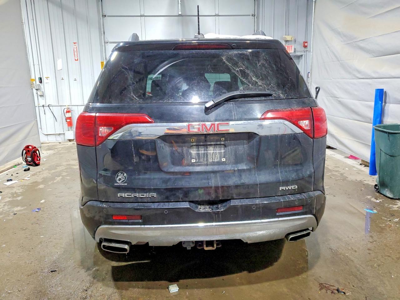 2017 GMC Acadia Denali - Фото 6