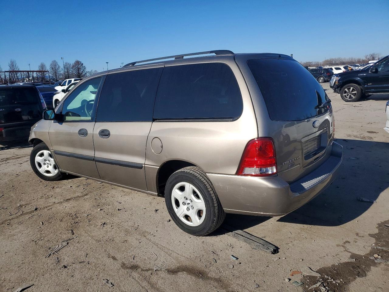 2005 Ford Freestar Se - Image 2
