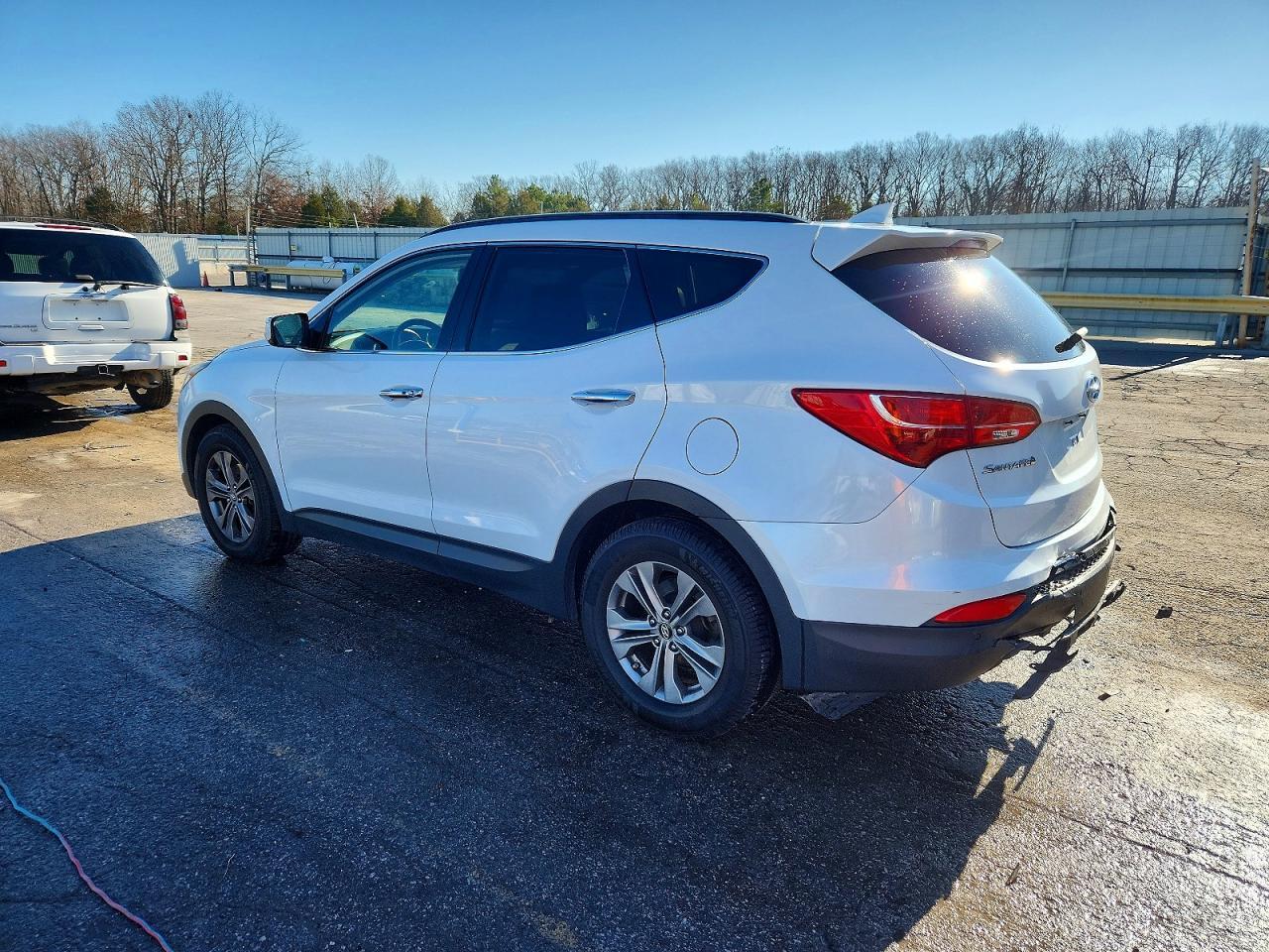 2014 Hyundai Santa Fe Sport 2.4L - Image 2