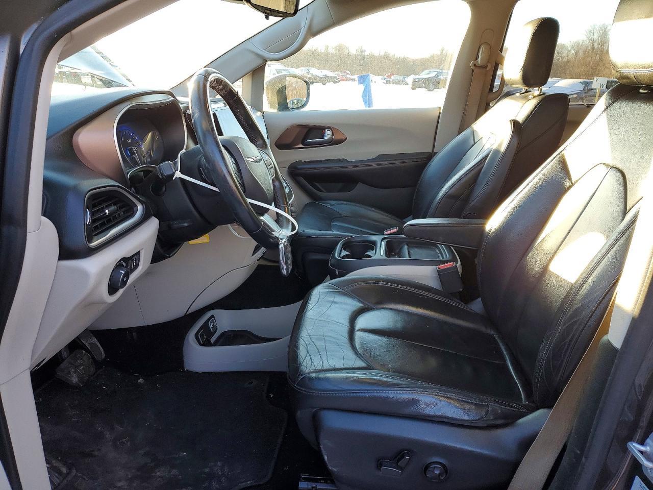 2017 Chrysler Pacifica Touring L - Image 7