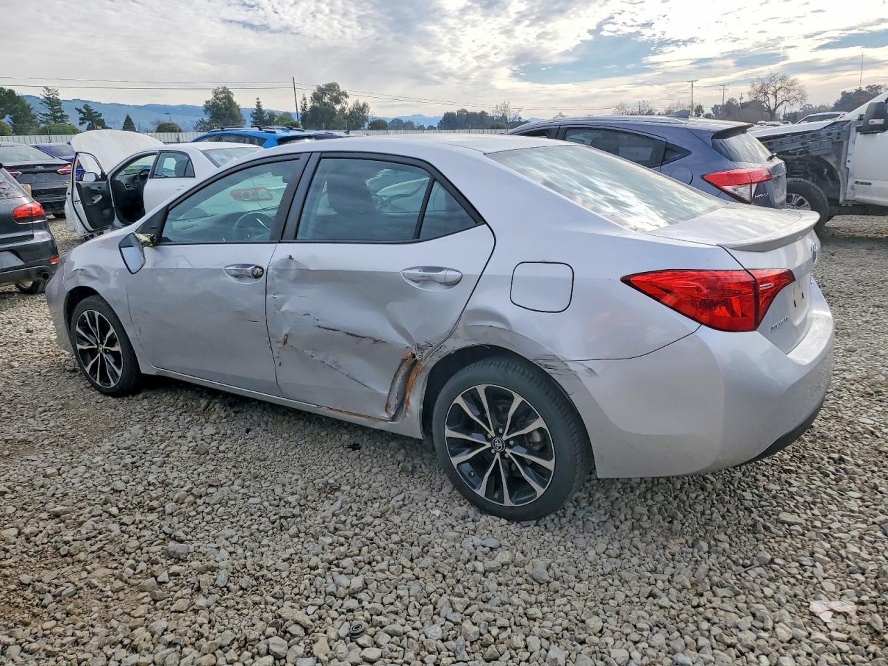 2017 Toyota Corolla L - Фото 2