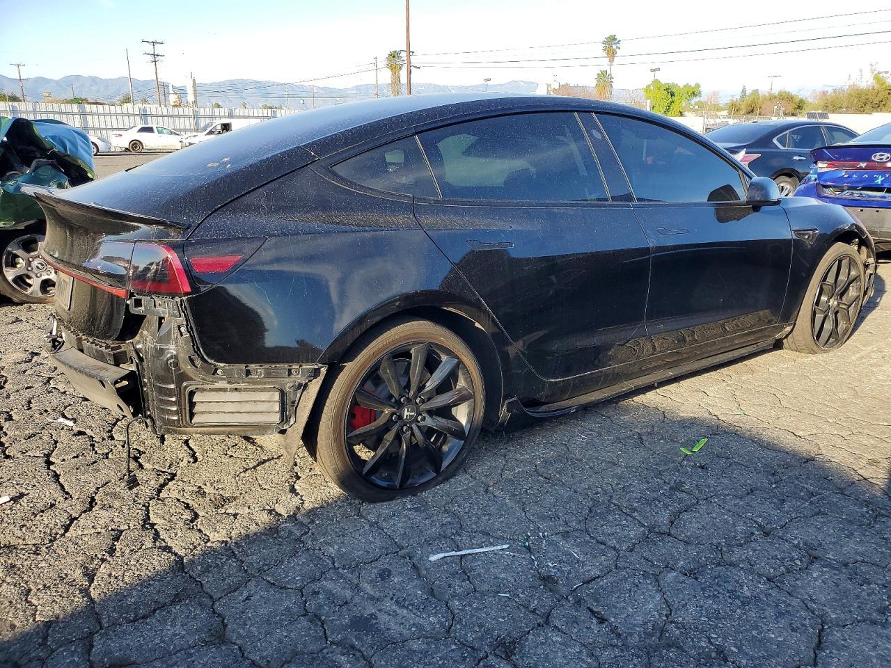 2022 Tesla Model 3 - Фото 3