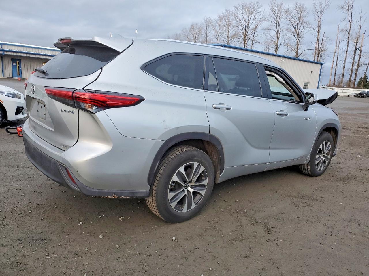 2021 Toyota Highlander Hybrid Xle - Image 3