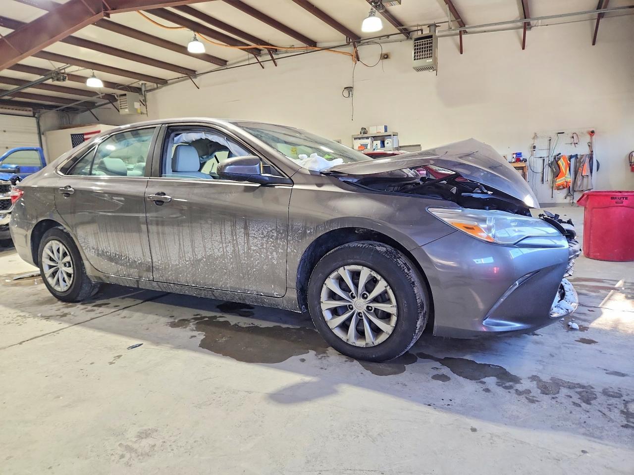 2017 Toyota Camry Le - Фото 4