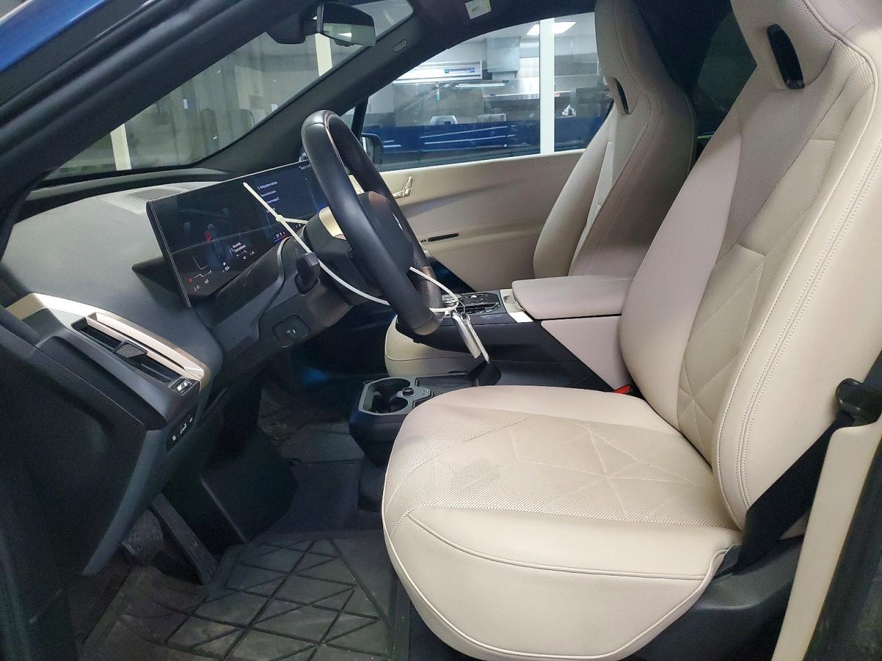 2024 BMW Ix xDrive50 - Image 7