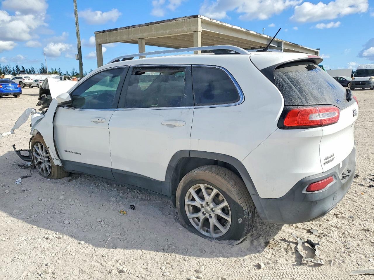 2015 Jeep Cherokee Latitude - Image 2