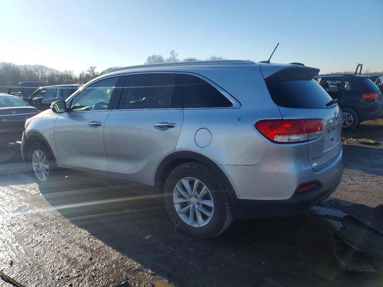 2017 Kia Sorento Lx - Image 2