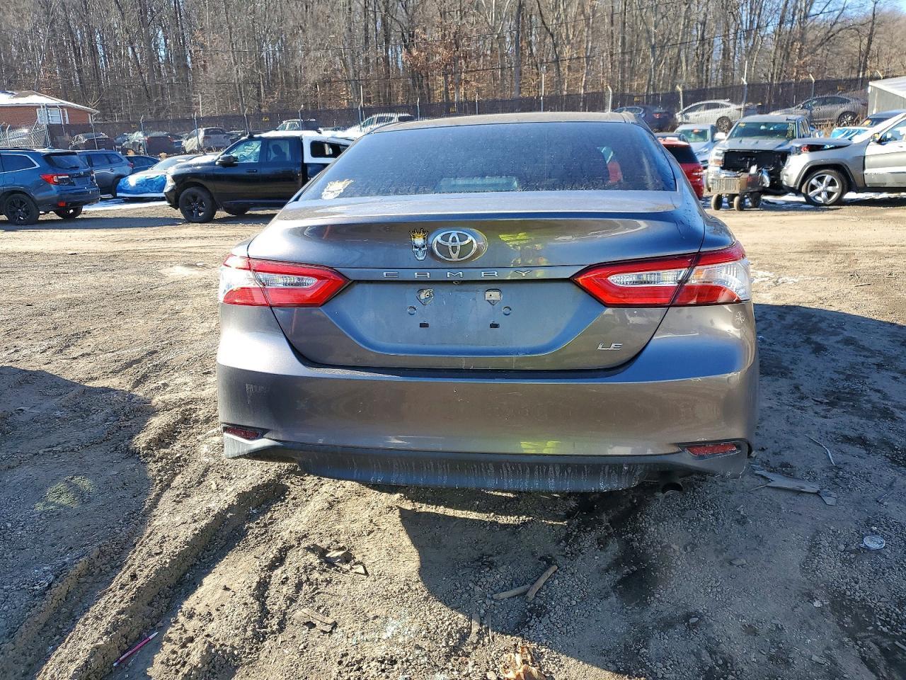2018 Toyota Camry Le - Фото 6