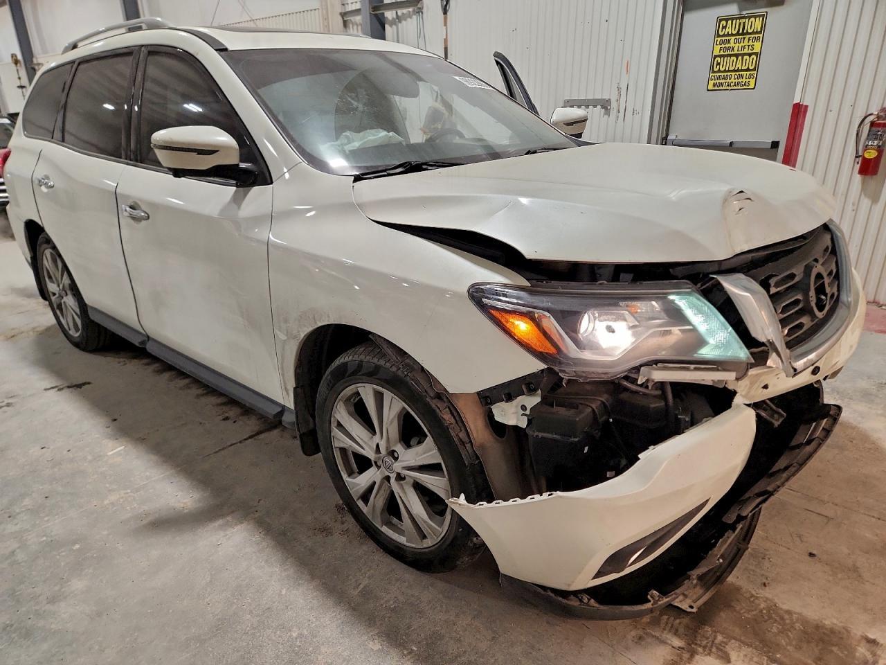 2018 Nissan Pathfinder S - Image 4