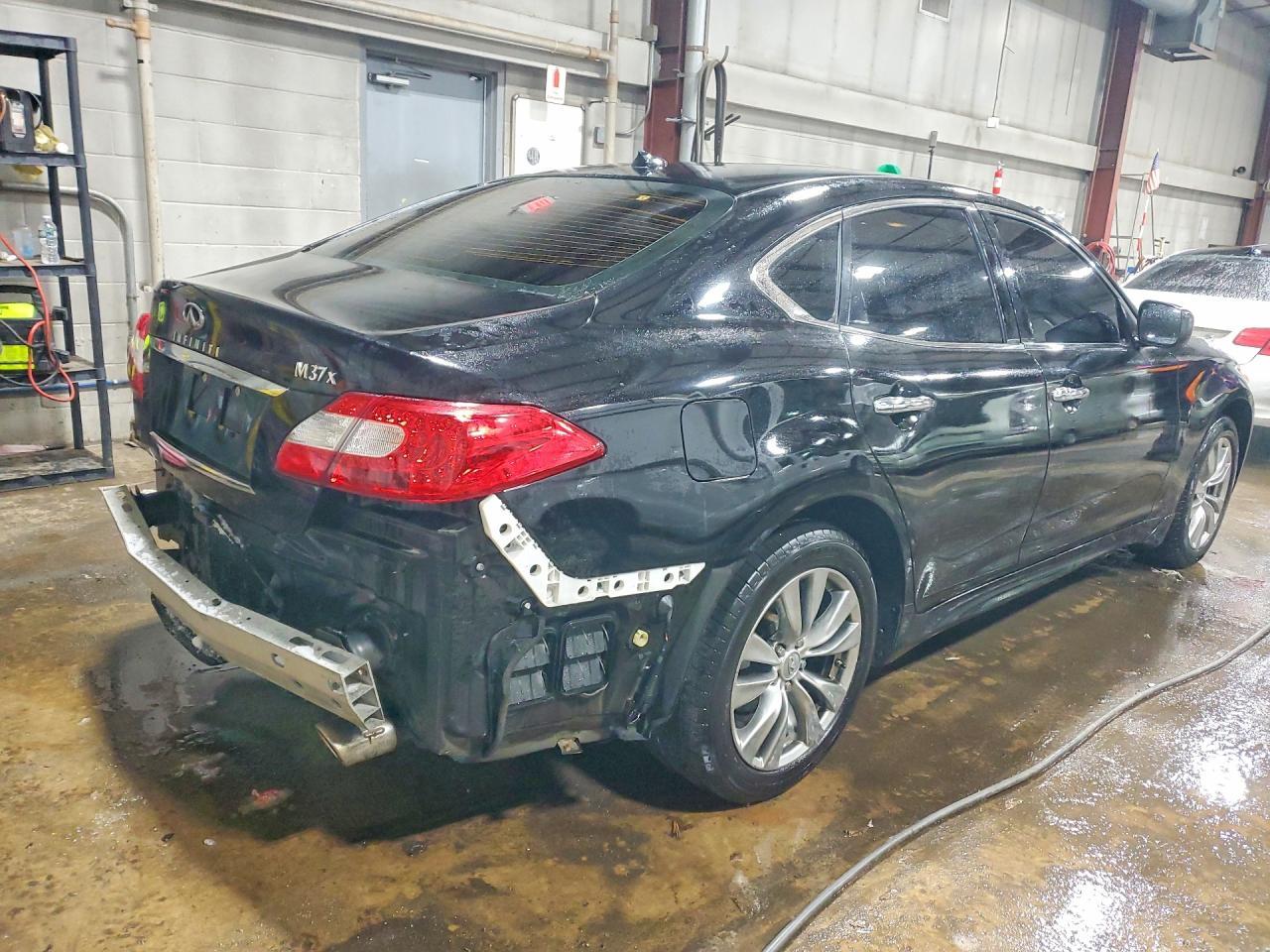 2013 Infiniti M37 X - Image 3