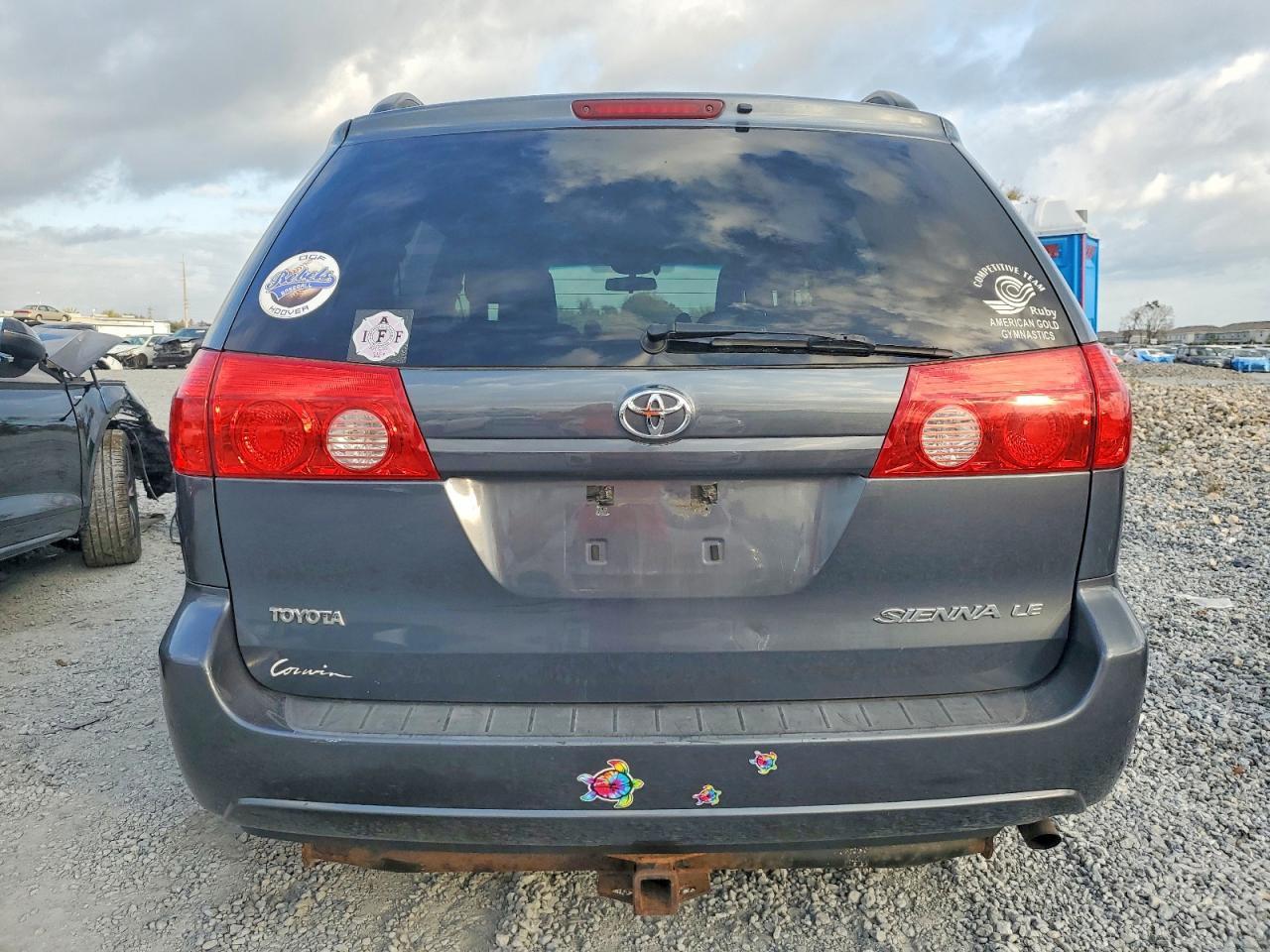 2010 Toyota Sienna Ce - Image 6