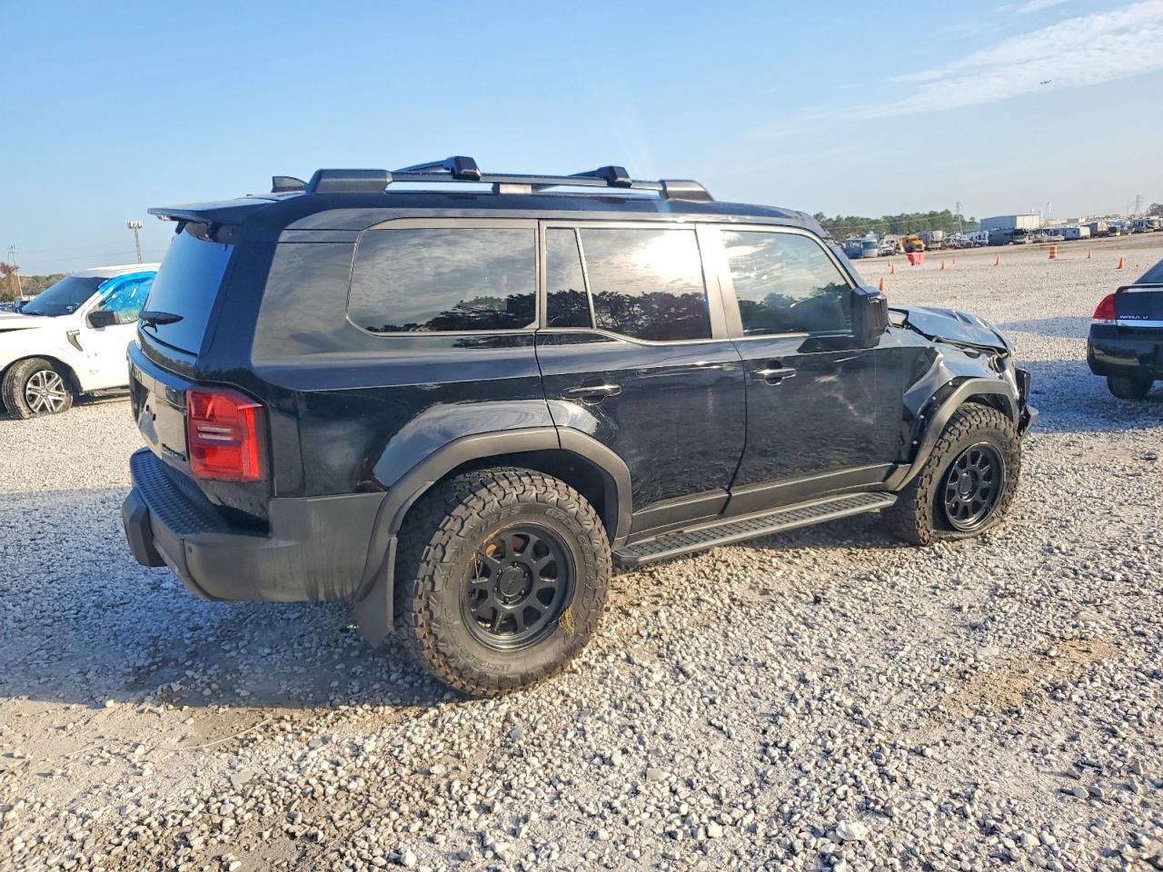 2025 Toyota Land Cruiser Base - Фото 3