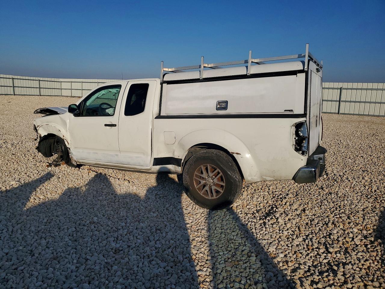 2019 Nissan Frontier Sv - Image 2