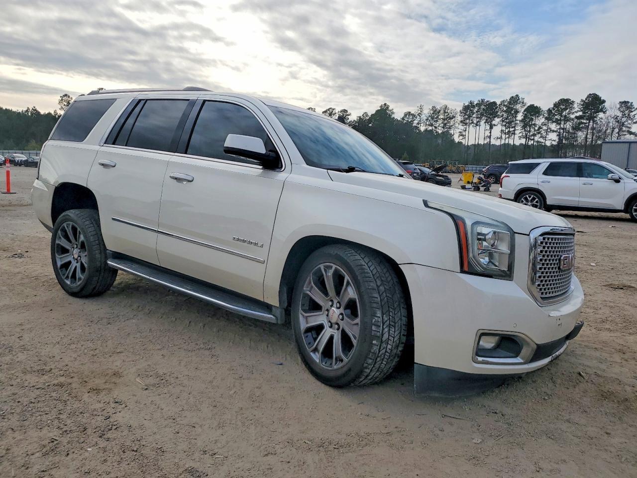 2015 GMC Yukon Denali - Фото 4
