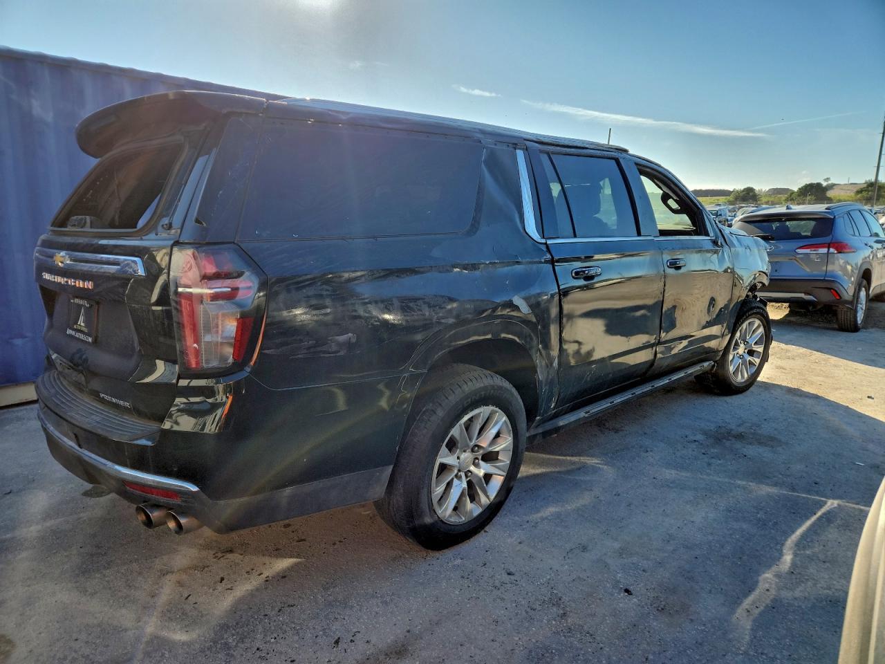 2023 Chevrolet Suburban C1500 Premier - Image 3