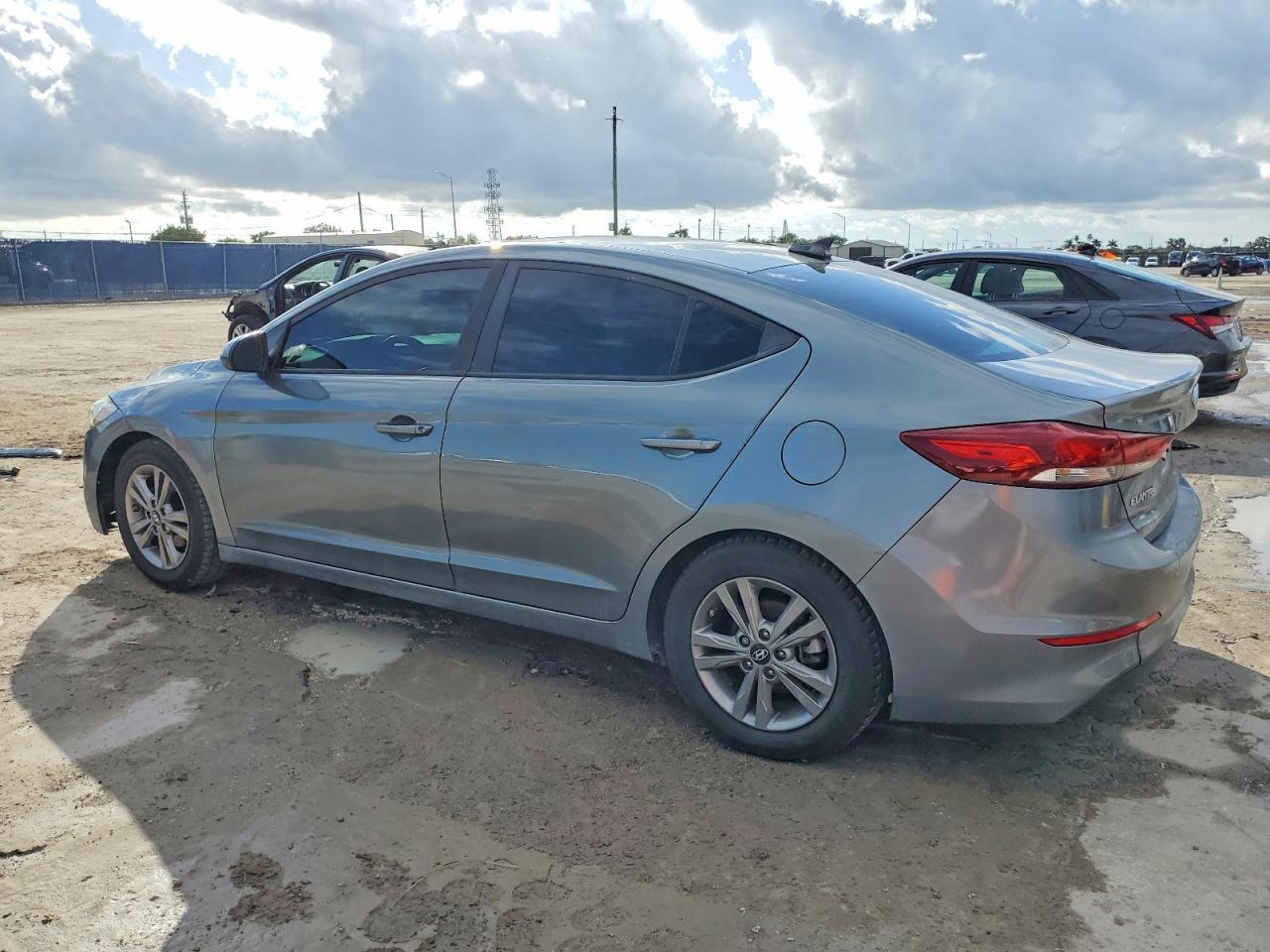 2018 Hyundai Elantra Sel - Image 2
