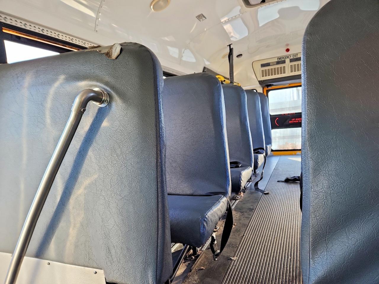 2012 Chevrolet Express School Bus - Фото 6