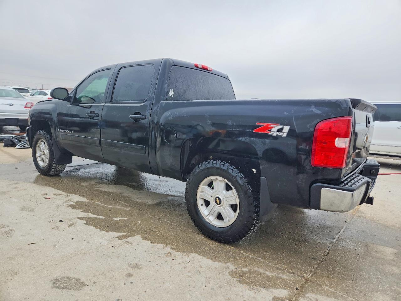 2007 Chevrolet Silverado K1500 Crew Cab - Image 2