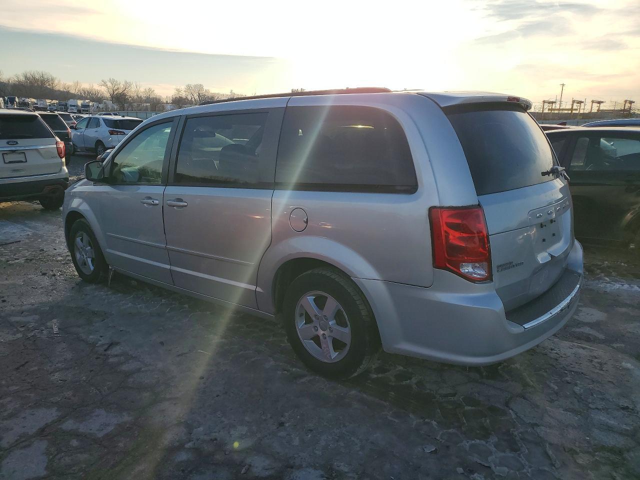 2012 Dodge Grand Caravan Sxt - Image 2