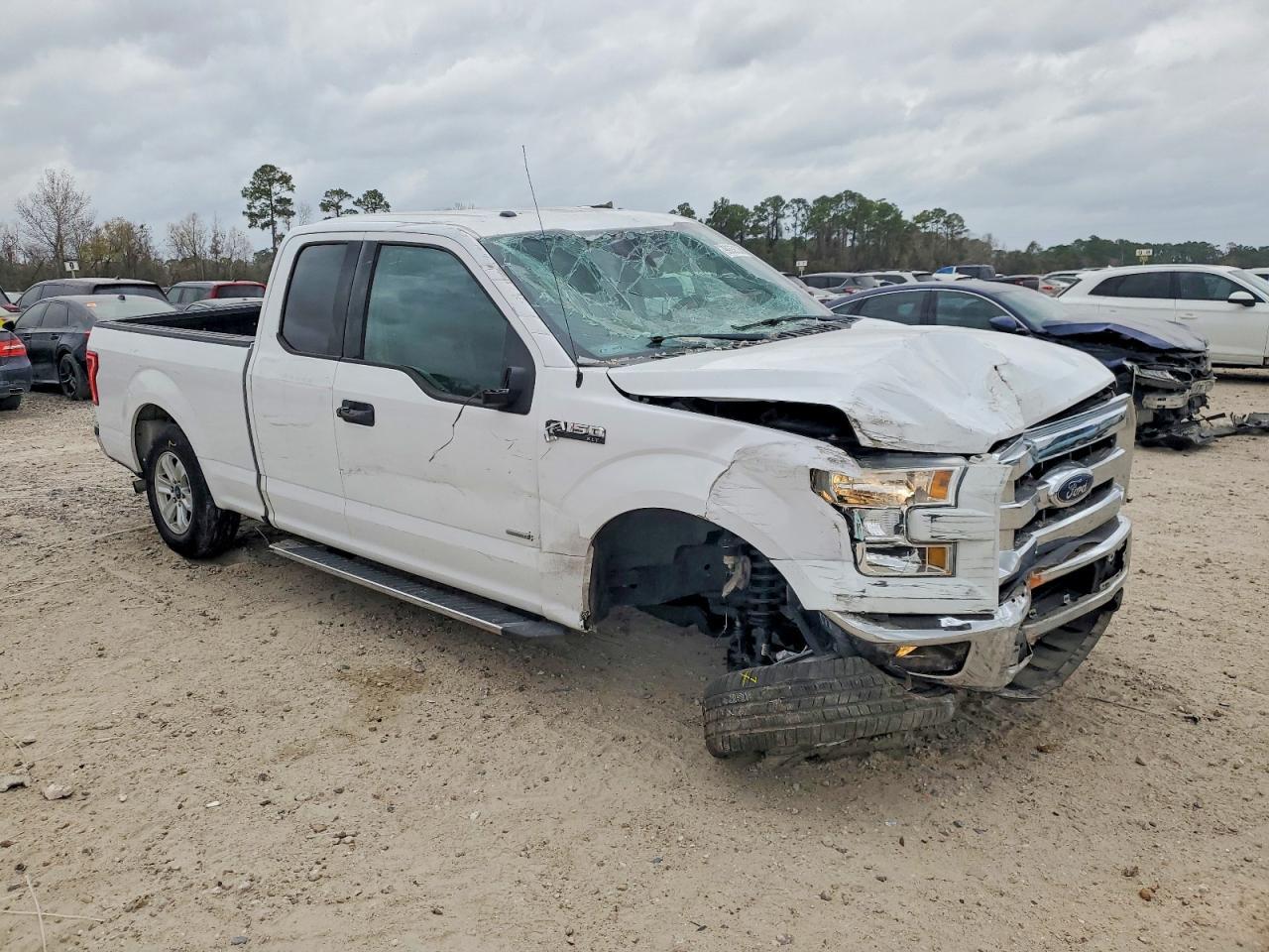 2015 Ford F150 Super Cab - Фото 4