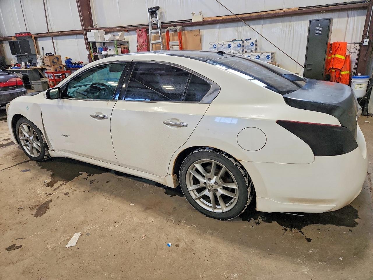 2010 Nissan Maxima S - Image 2