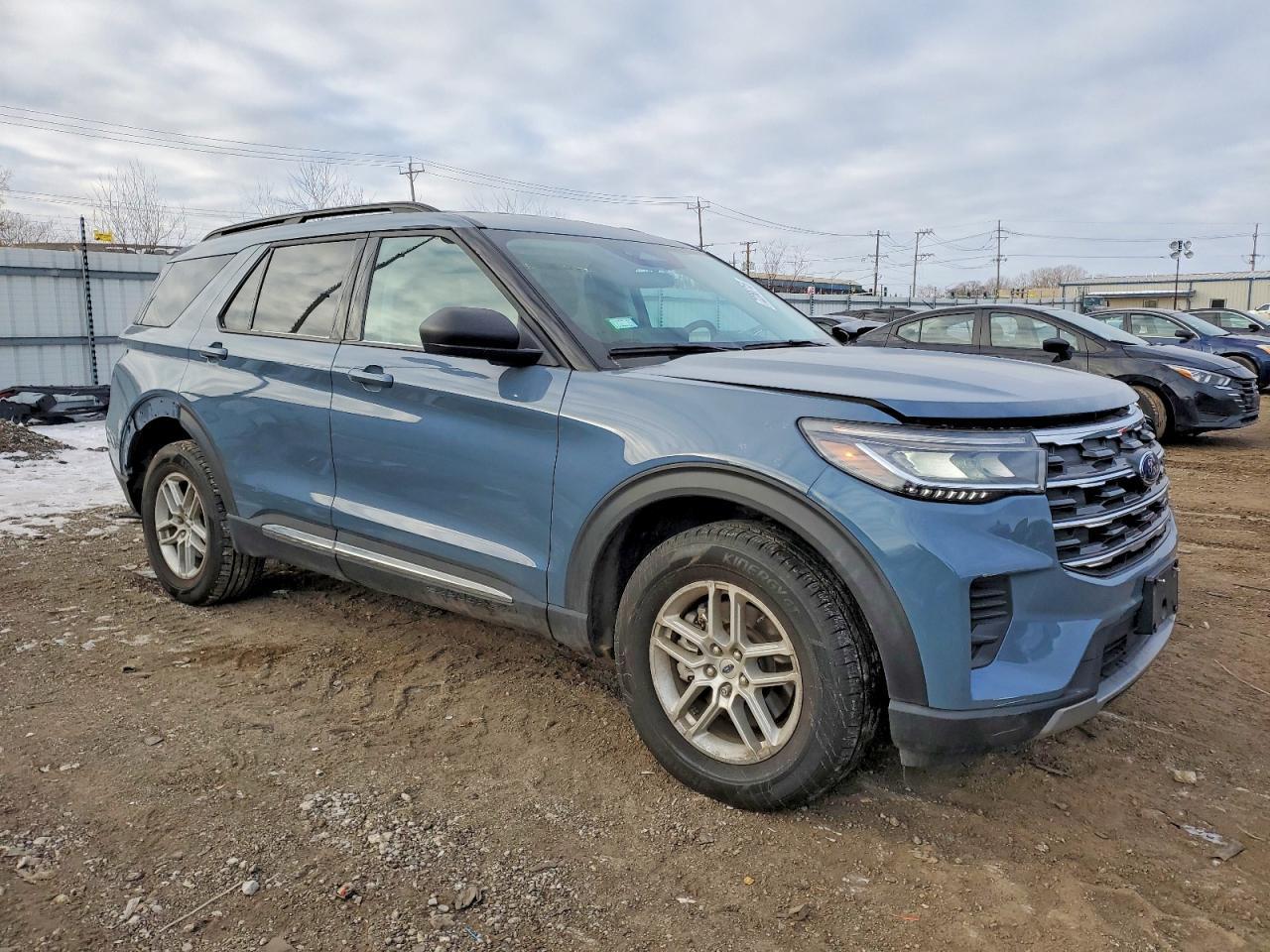 2025 Ford Explorer Active - Image 4
