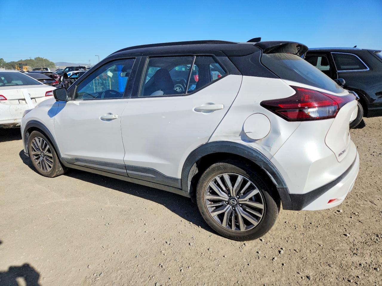 2021 Nissan Kicks Sr - Фото 2