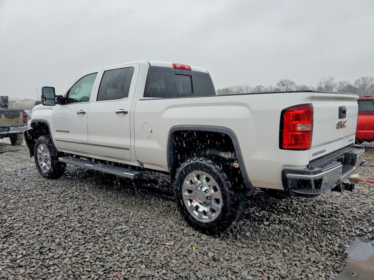 2017 GMC Sierra K2500 Denali - Image 2