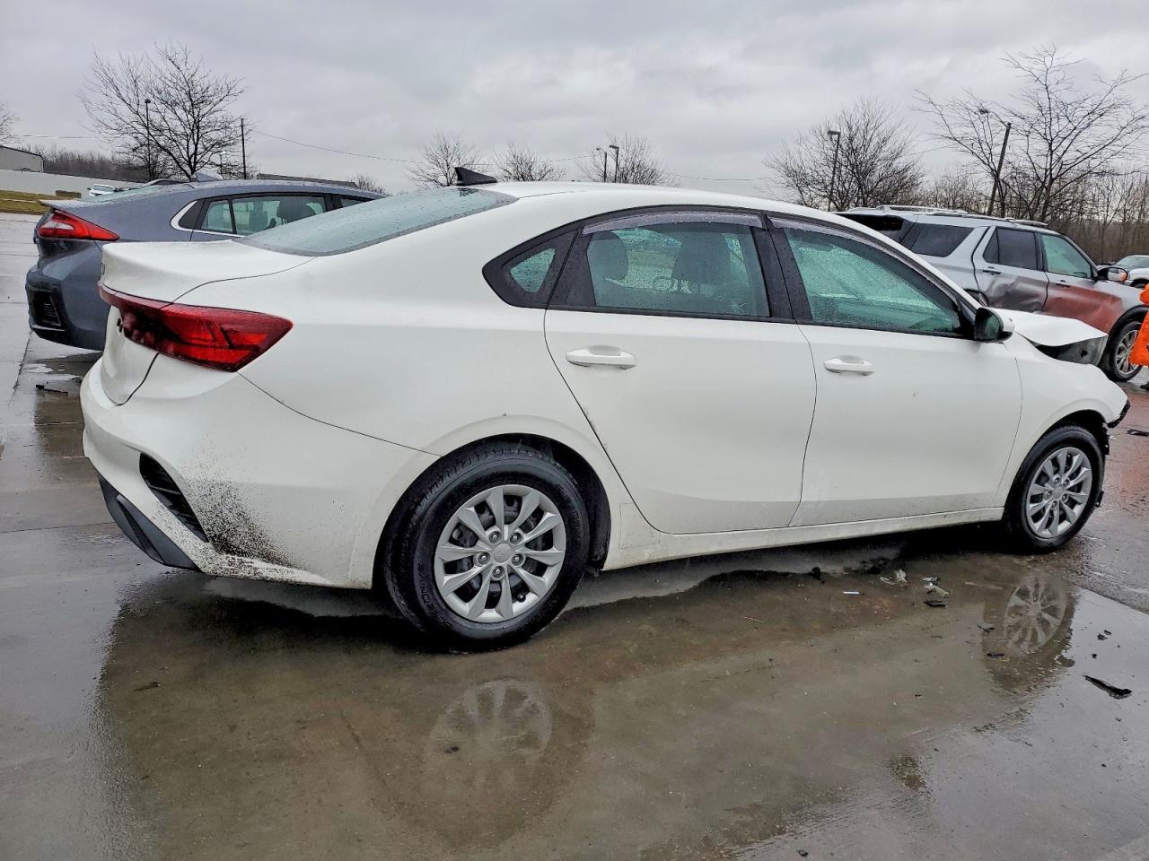 2023 Kia Forte Lx - Image 3