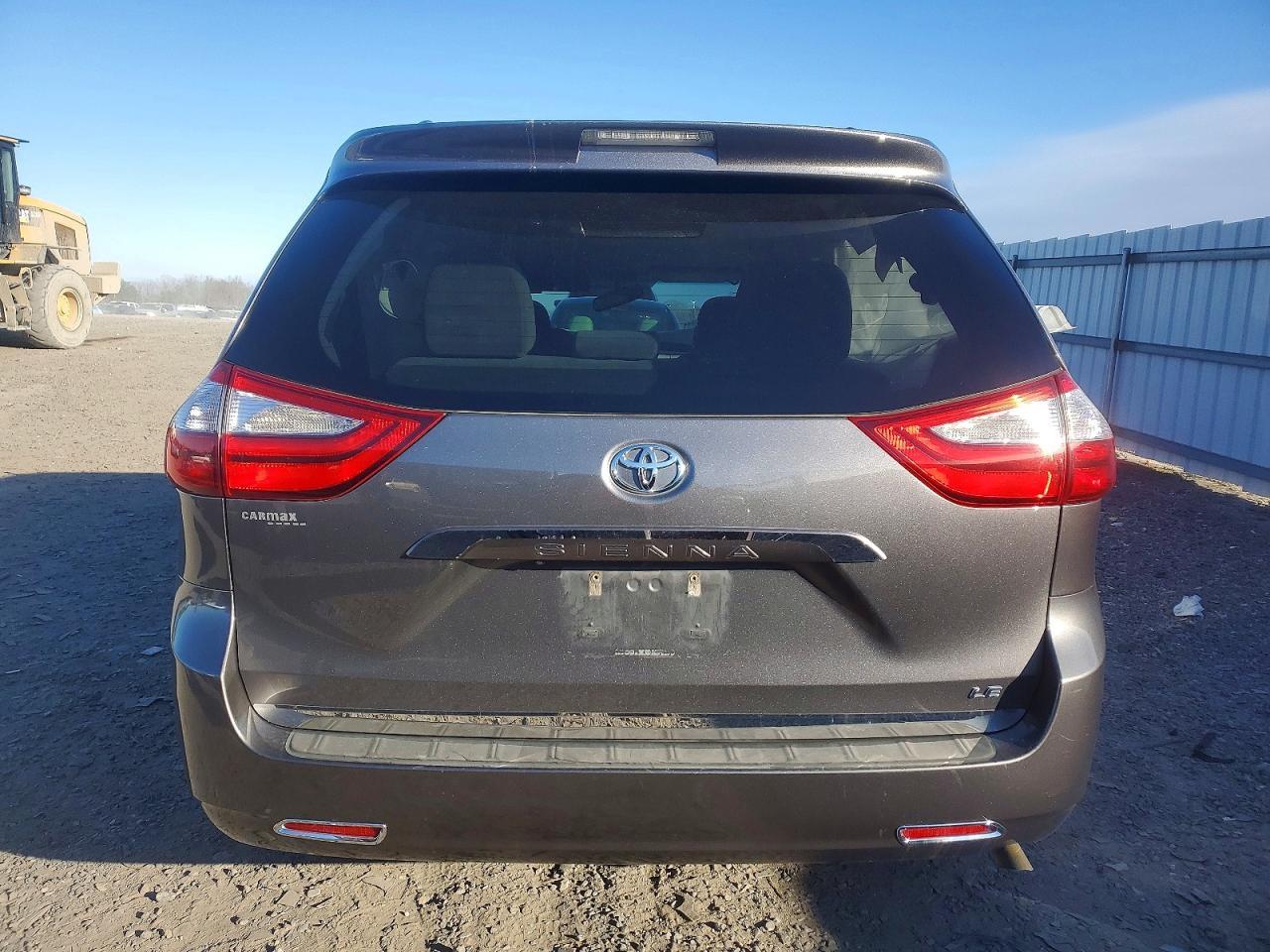 2017 Toyota Sienna Le - Фото 6