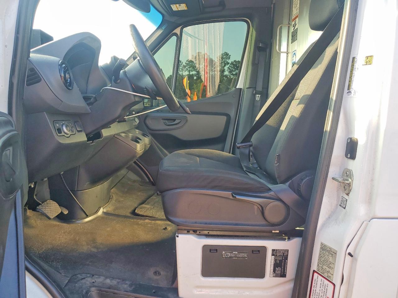 2020 Mercedes Benz Sprinter 2500 Delivery Van - Фото 7