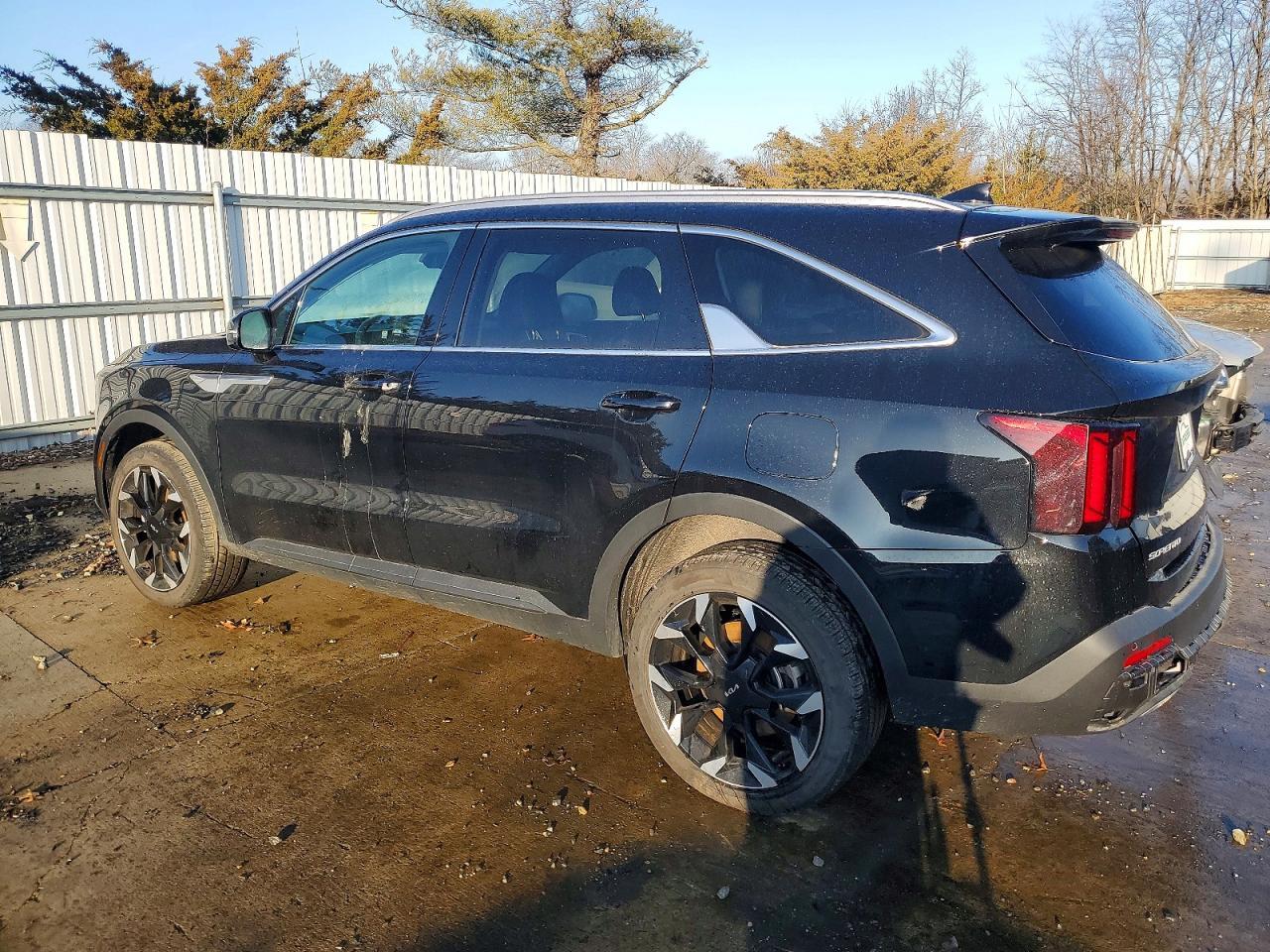 2025 Kia Sorento Ex - Image 2