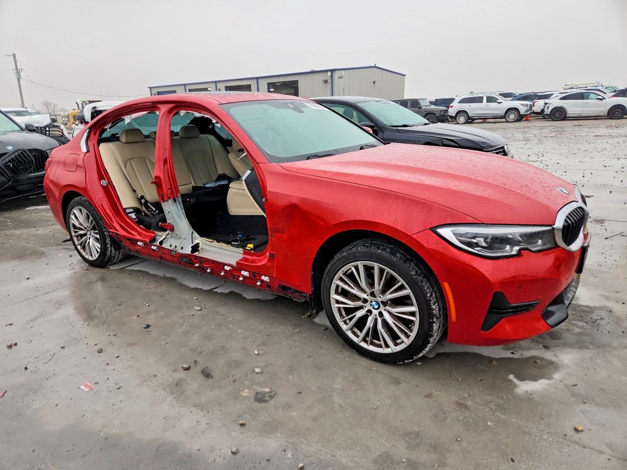 2022 BMW 330Xi - Фото 4