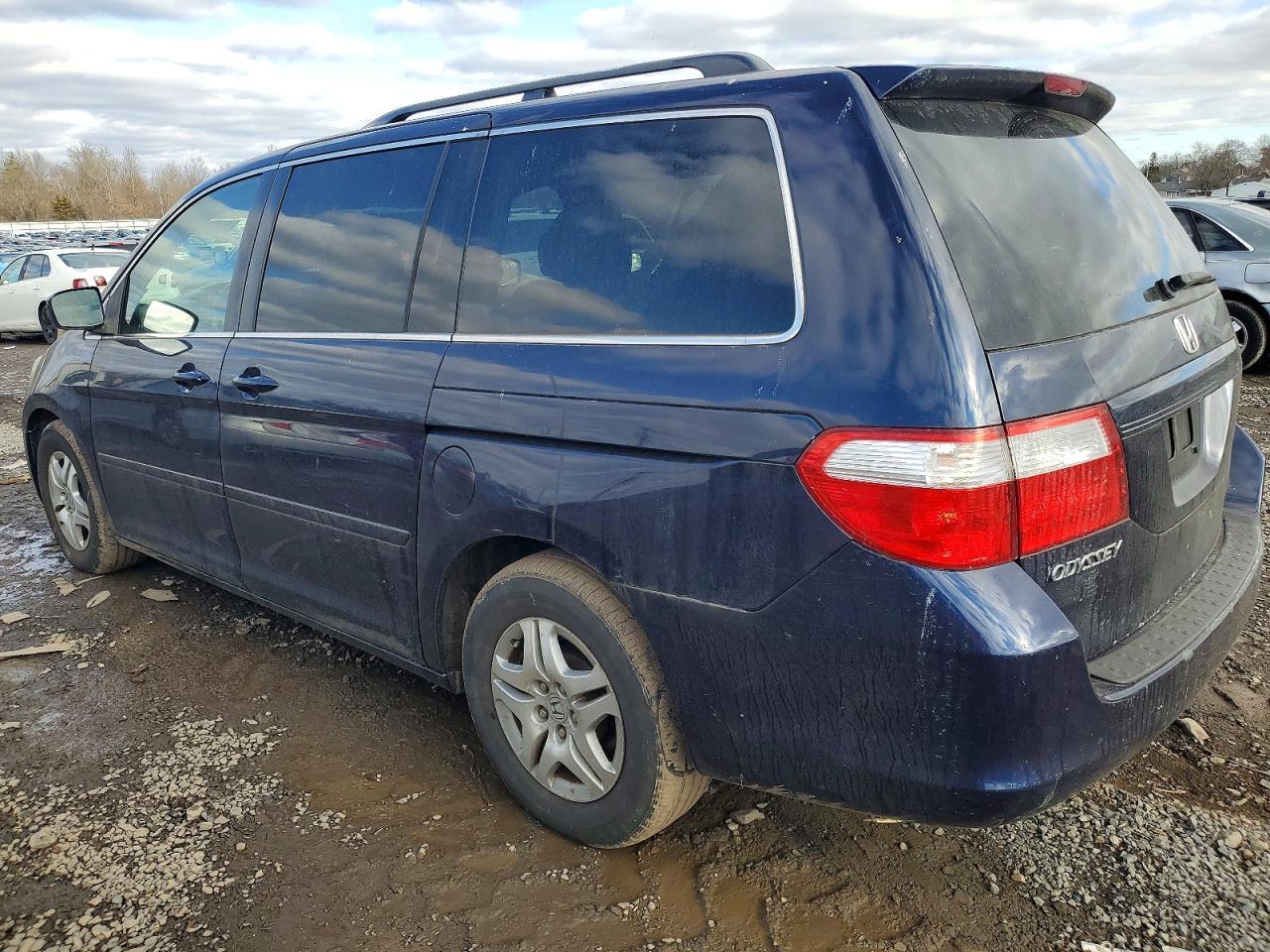 2007 Honda Odyssey - Image 2