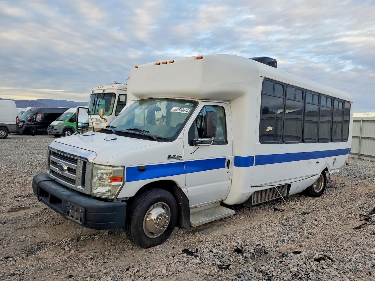 2009 Ford E450 Recreational Vehicle - Image 2