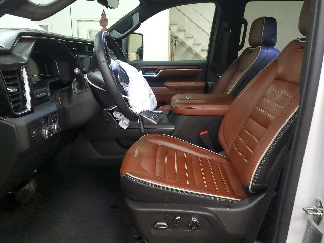 2024 GMC Sierra K2500 Denali Ultimate - Image 7