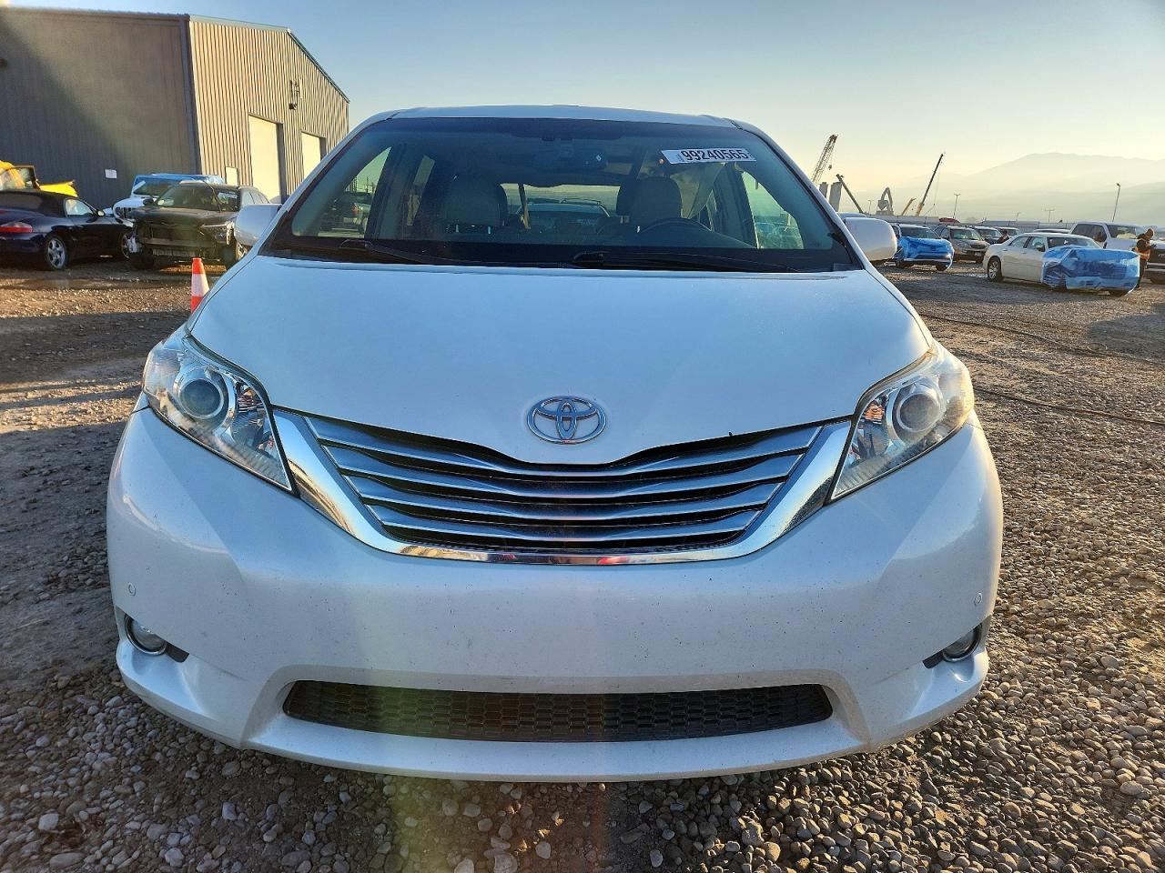 2011 Toyota Sienna Limited 7-Passenger - Фото 5