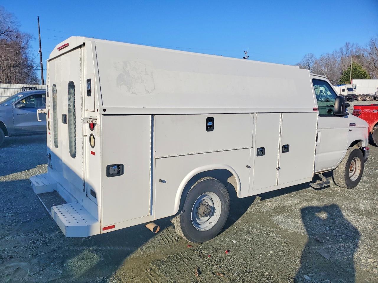 2015 Ford E-350 Sd Utility Box Truck * Pri Fleet * - Image 3