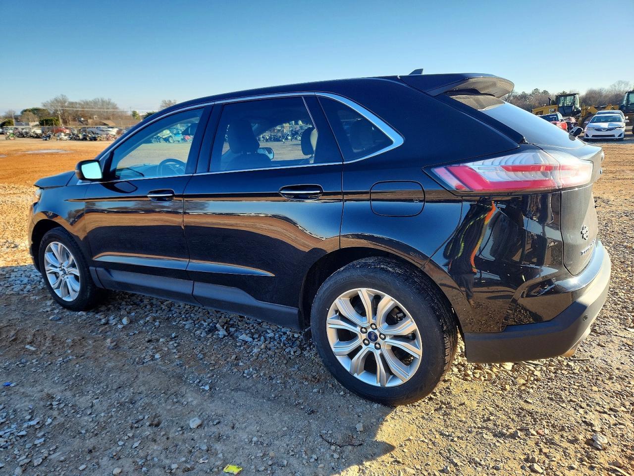 2022 Ford Edge Titanium - Image 2
