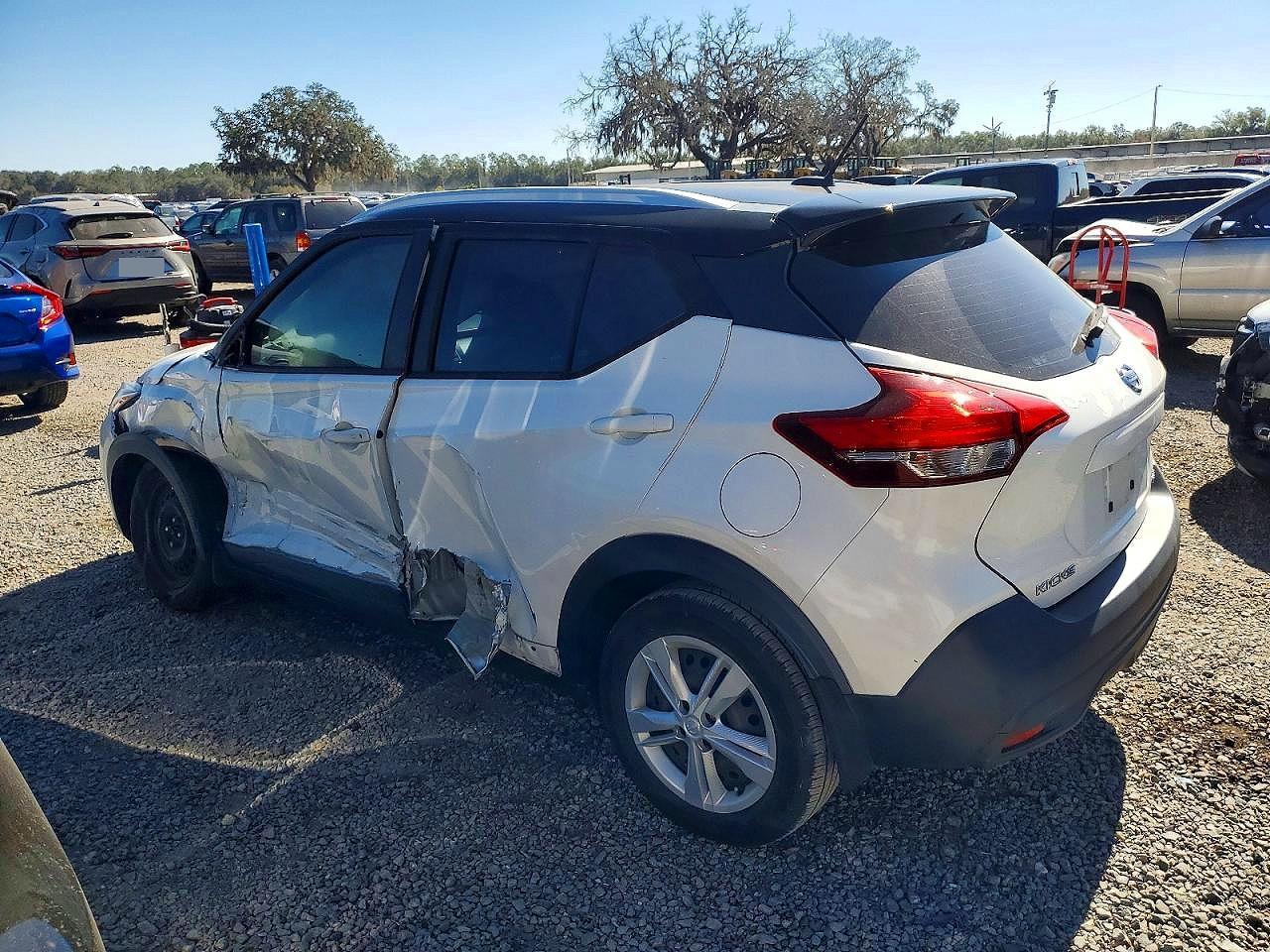 2019 Nissan Kicks S - Image 2