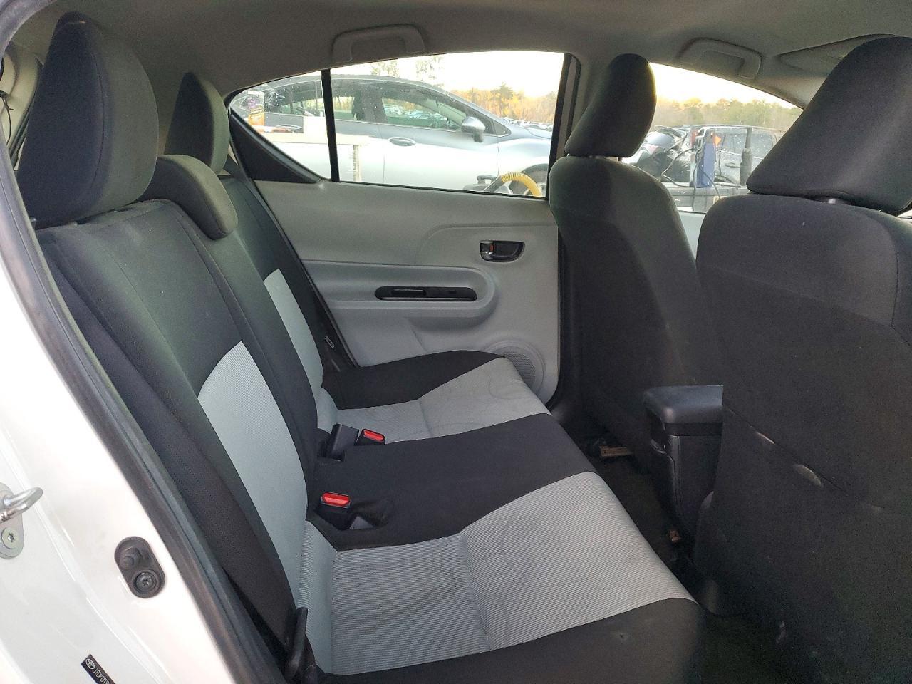 2013 Toyota Prius C - Фото 6