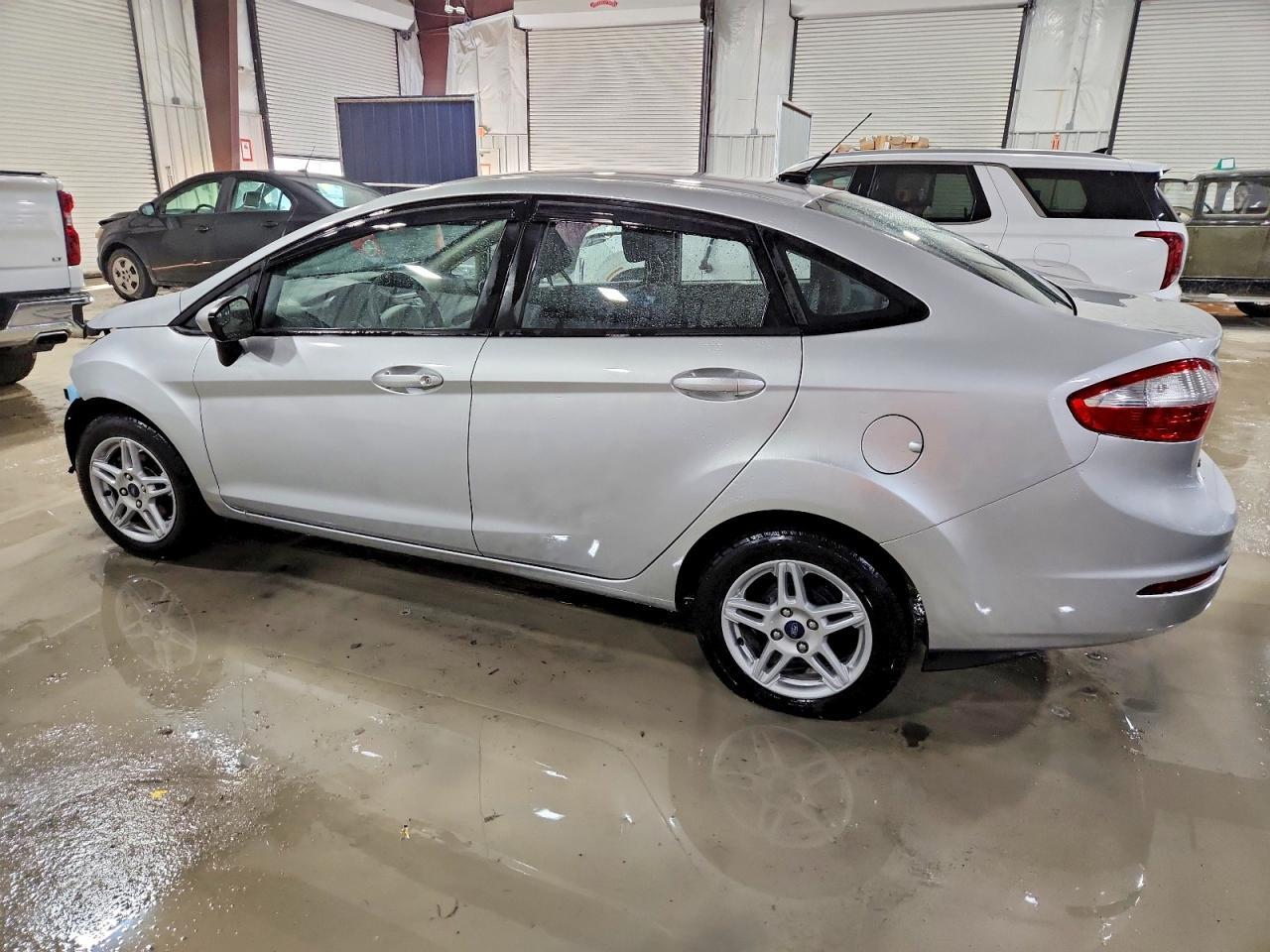 2018 Ford Fiesta Se - Image 2