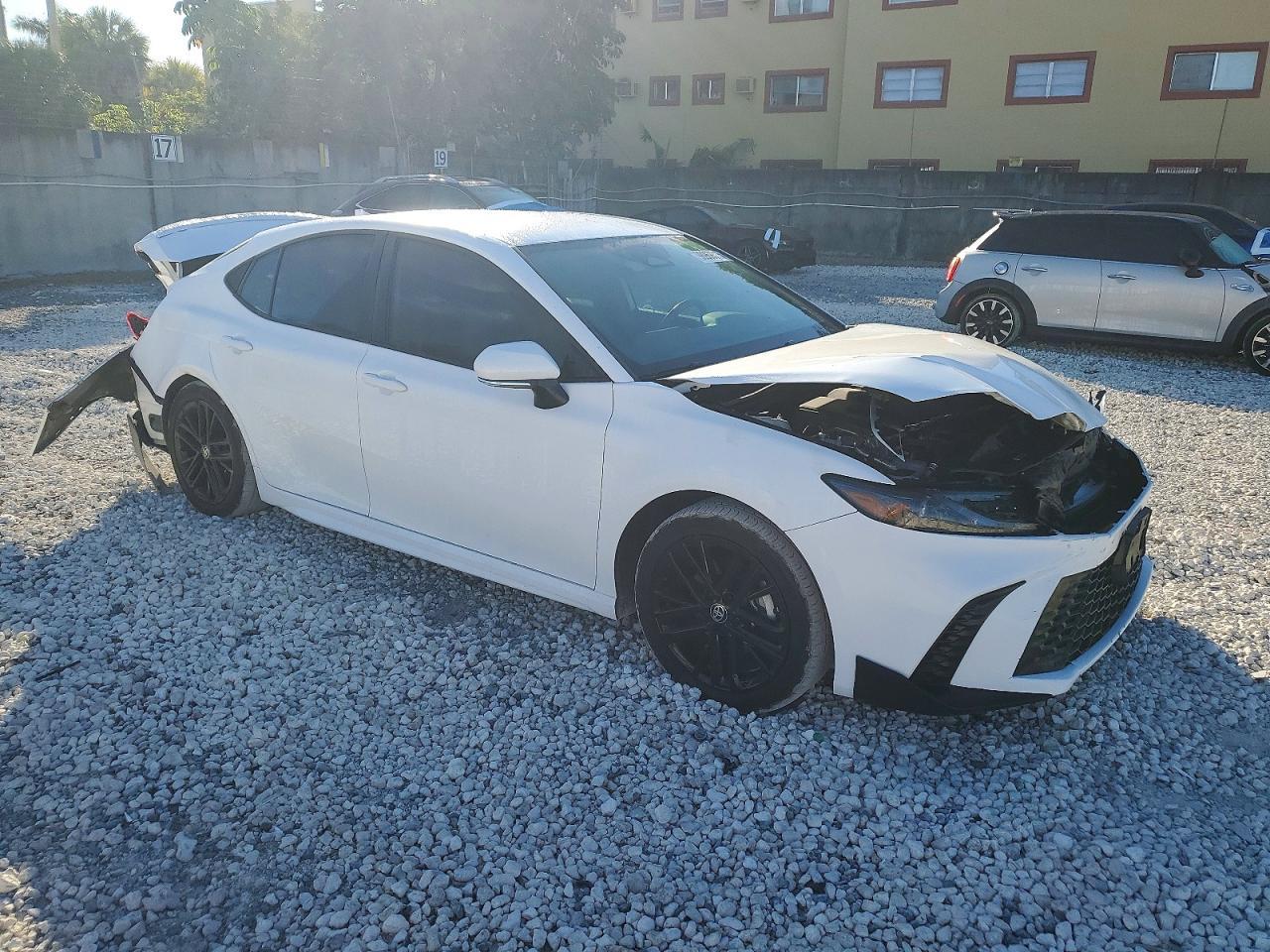 2025 Toyota Camry - Фото 4